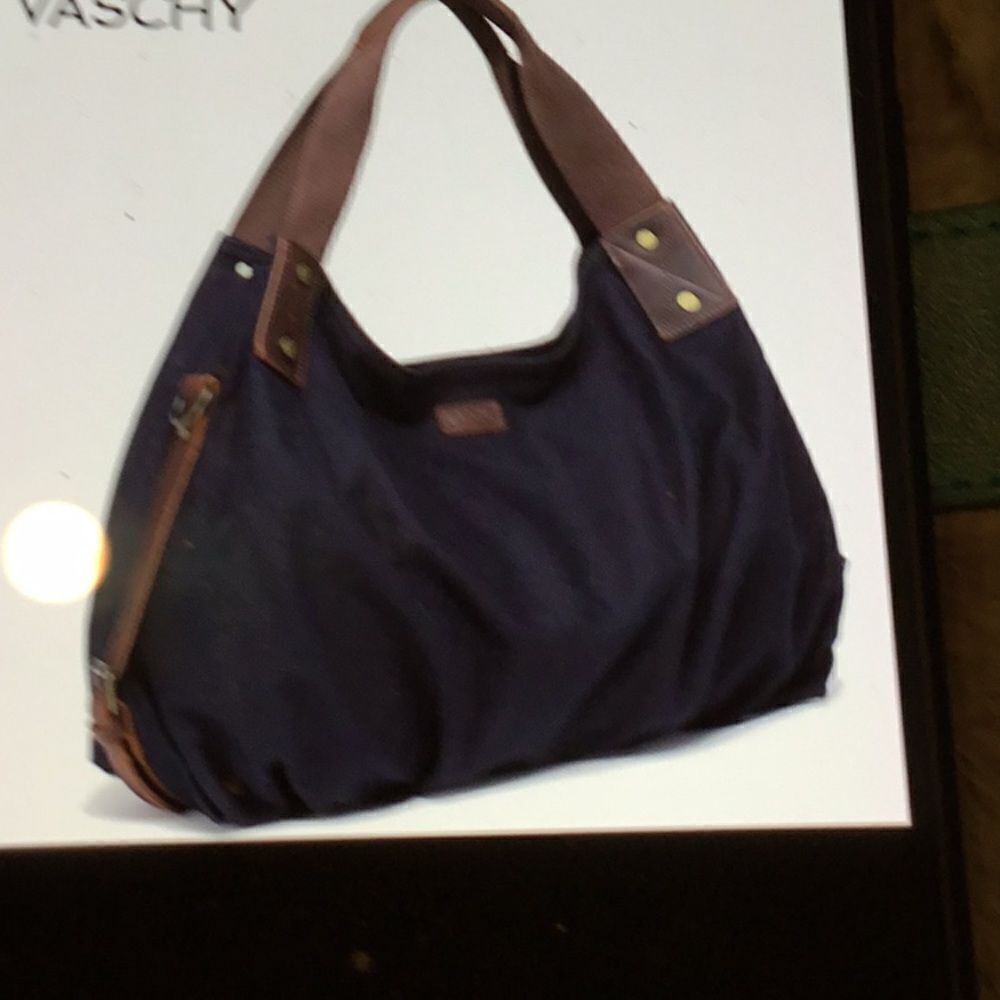 Vaschy Overnight Bag NWT